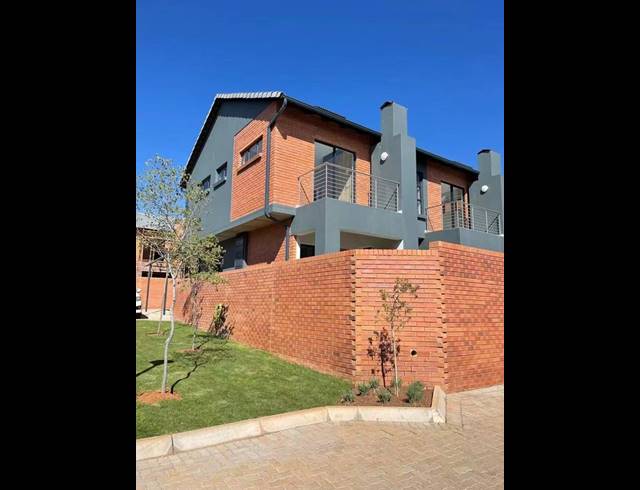 2 BEDROOM TOWNHOUSE FOR SALE IN MONTANA